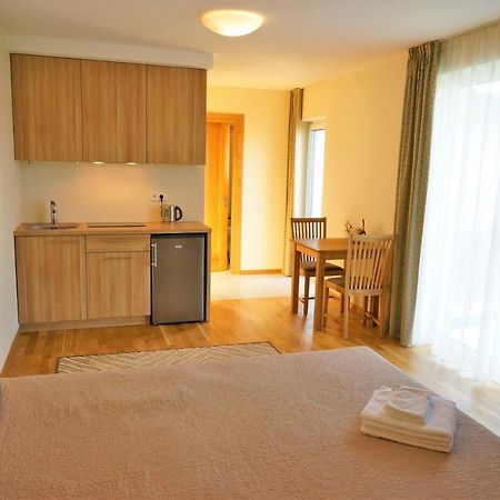Smelio Vila Apartments Паланга Екстер'єр фото